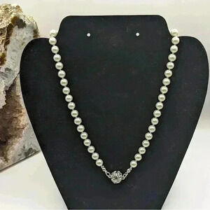 EUC 18" Cream Knotted Faux Pearl Necklace with Rhinestone Magnetic Closure